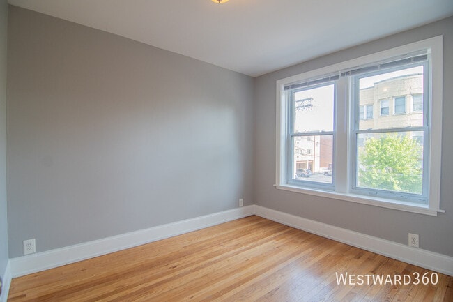 Foto del edificio - 2422 W Fargo Ave