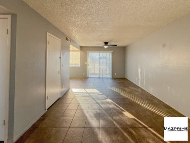 Building Photo - Discover your Ideal Home in this Charming 2/2 Phoenix Townhouse!