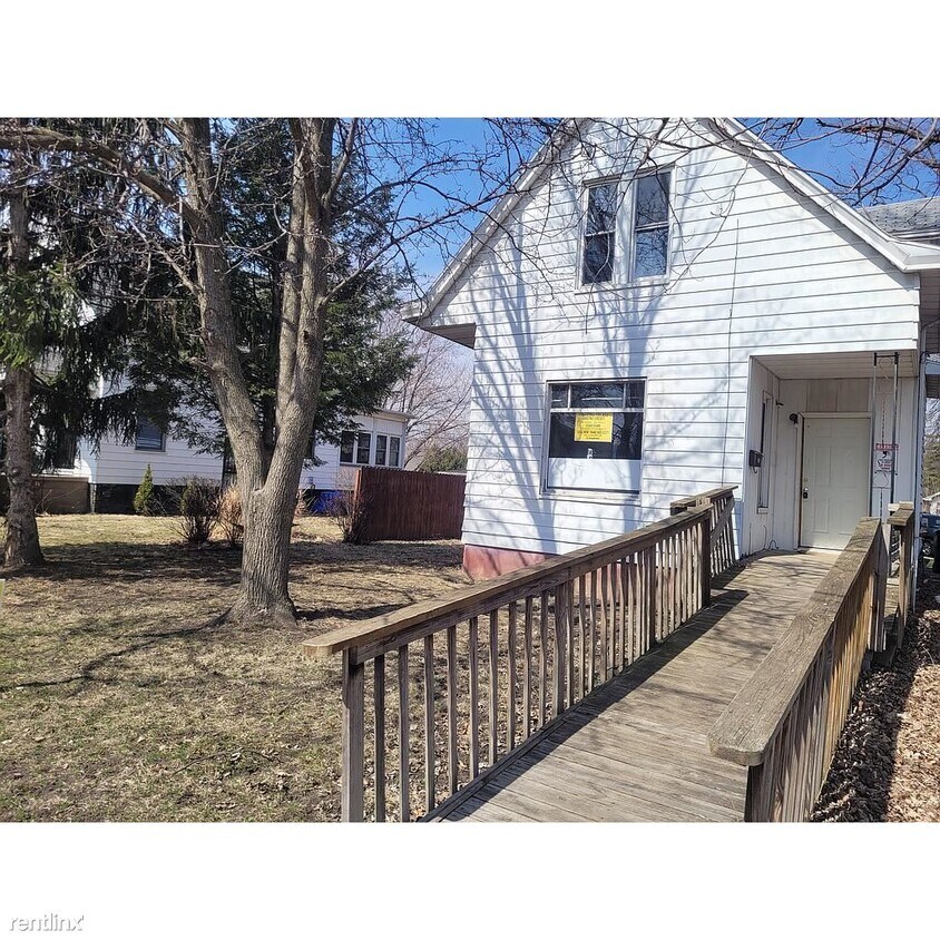 2 br, 2 bath House 505 East Virginia Avenue House Rental in Peoria, IL
