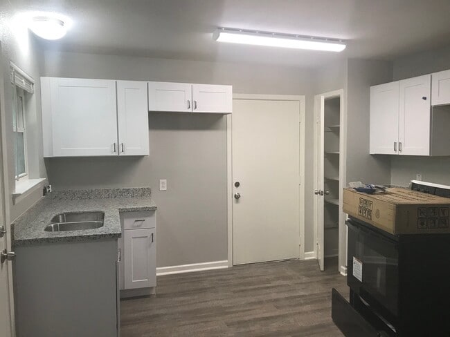 Building Photo - 113 S Yaupon