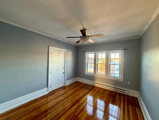 Building Photo - 502 River St