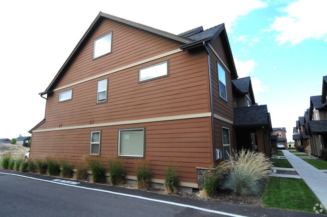 Building Photo - Fairhaven Townhomes