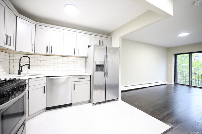 Foto del edificio - 2319 Bedford Ave