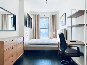 Building Photo - HUGE Room, 3 blocks to Prospect Park, HDTV #471
