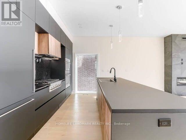 Photo du bâtiment - 1356 Alexandra Ave