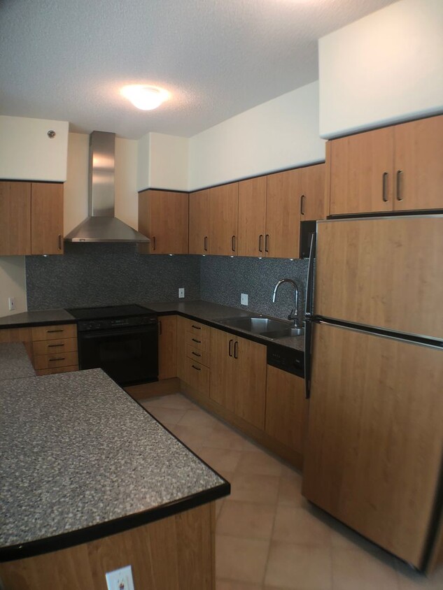 Primary Photo - 1 bed, 1 bath, 1 parking with a lanai, loc...
