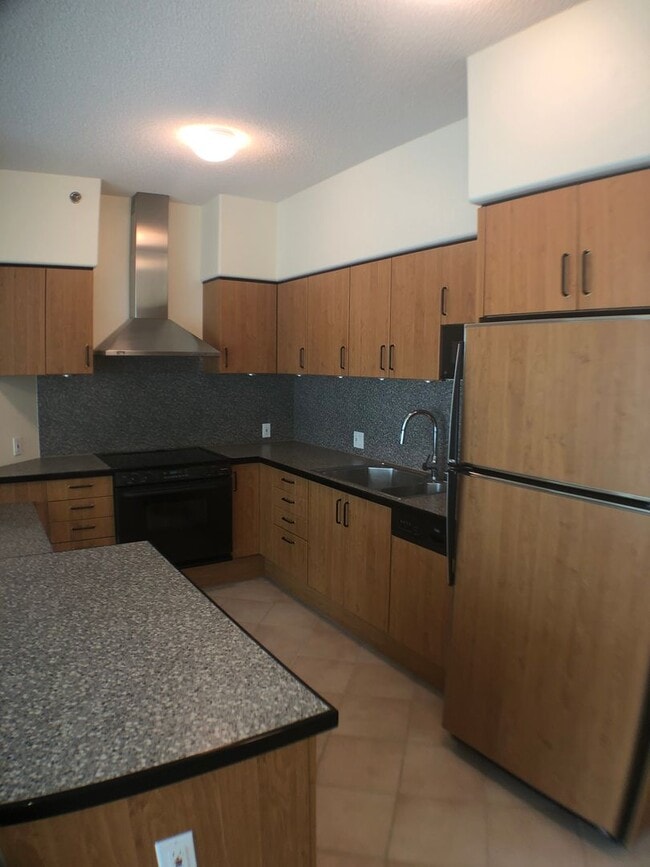 Building Photo - 1 bed, 1 bath, 1 parking with a lanai, located in One Archer Lane!
