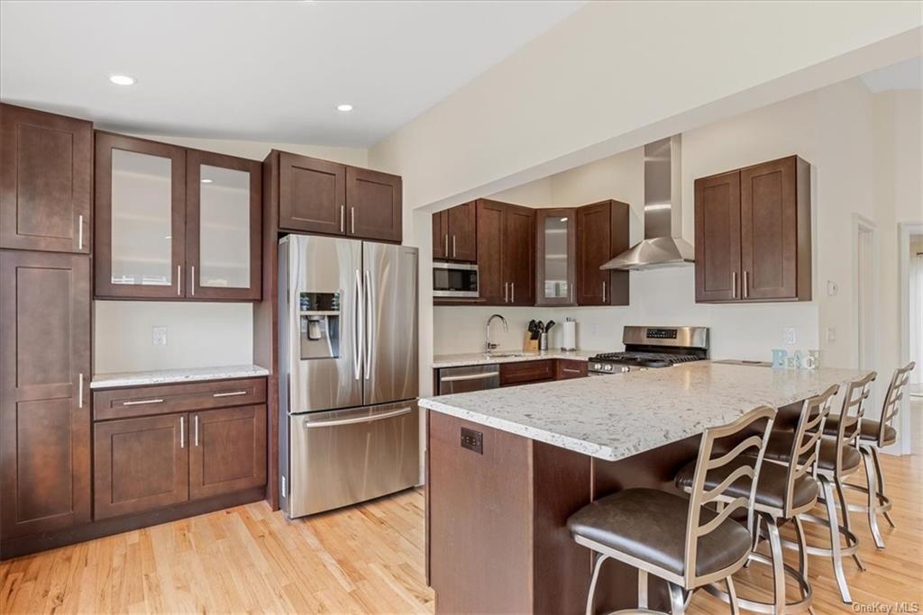 73 W Tiana Rd, Hampton Bays, NY 11946 Condo for Rent in Hampton Bays