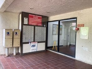 Building Photo - 3075 Walnut Bend Ln