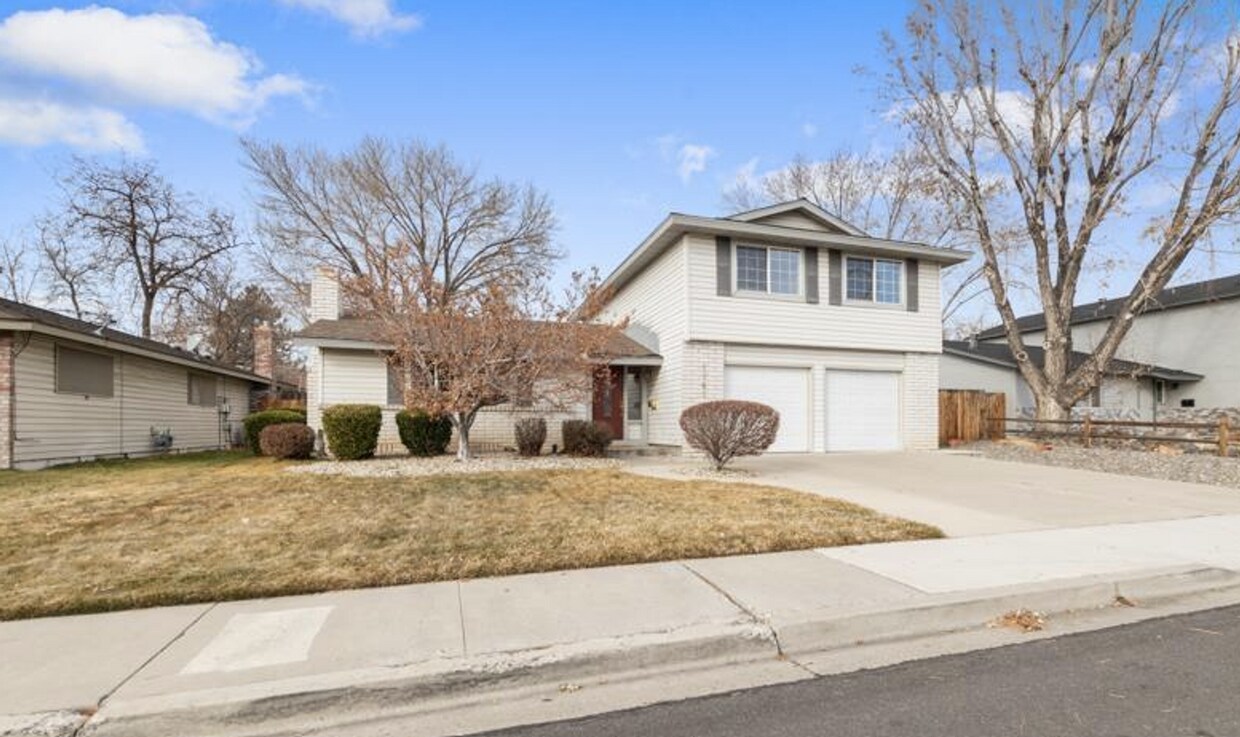 Primary Photo - Prime Location Near Shopping & Freeway Access