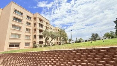 Building Photo - 7910 E Camelback Rd
