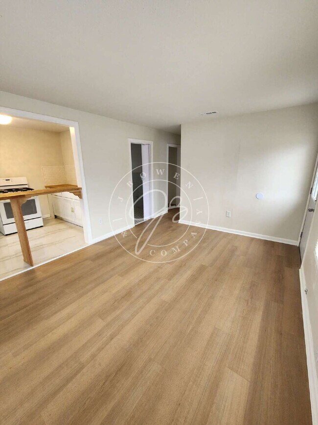 Foto del edificio - "Charming 2-Bedroom Retreat on Birkdale Road with Cozy 700 sq ft Layout in Toledo!"