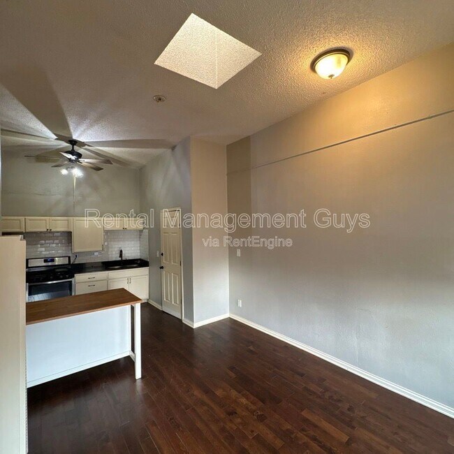 Building Photo - 1163 7th St W