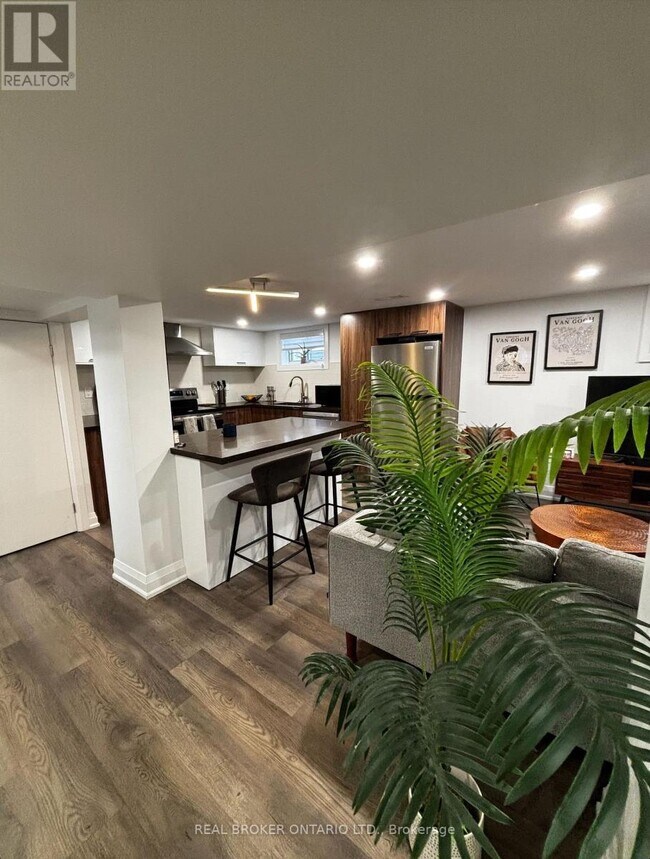 Building Photo - 147 Lasalle Ave