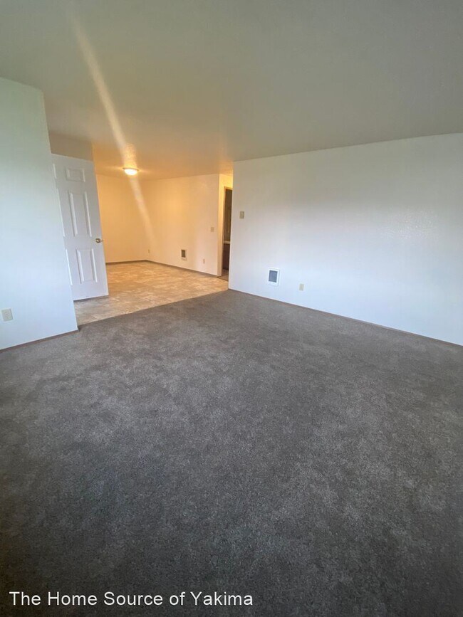 Building Photo - 3 br, 2 bath House - 424 S 74th  #B