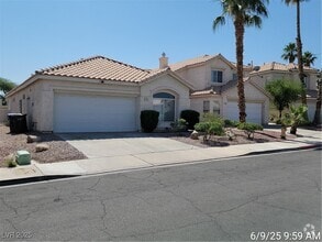 Building Photo - 122 McLaren St