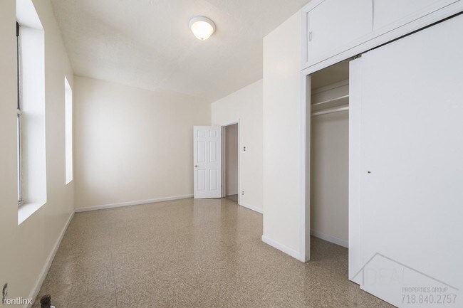 Building Photo - 2 br, 1 bath Apartment - 233 S 3rd St