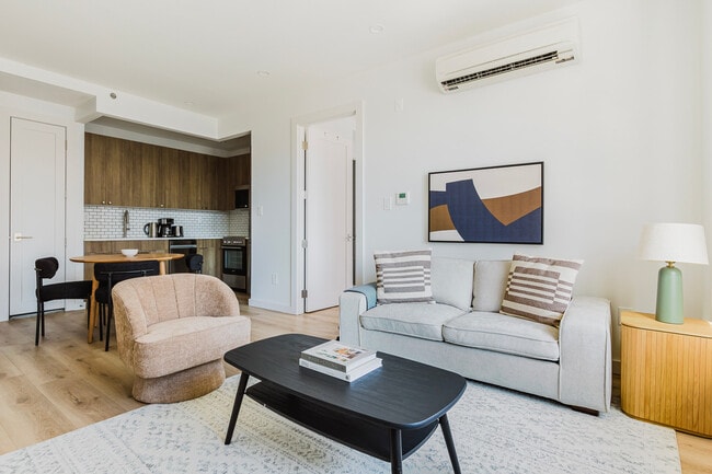 Building Photo - 68 Gold St