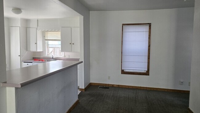 Foto del edificio - Charming 2-Bedroom Home in Rockford – Upda...