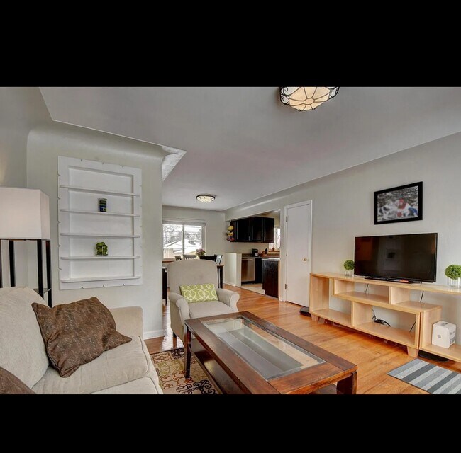 Foto del edificio - 4720 Alcott St