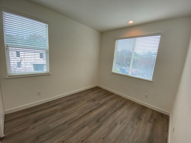 Foto del edificio - 3 Bed 2 Bath Condo W/ Garage In San Ramon