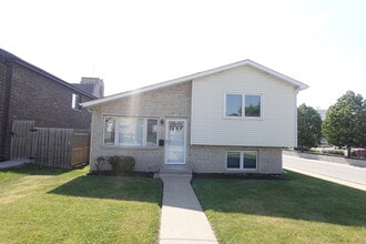 Building Photo - 9800 S Artesian Ave