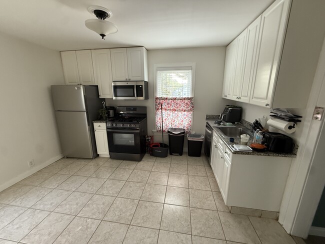Building Photo - 416 Spruce St