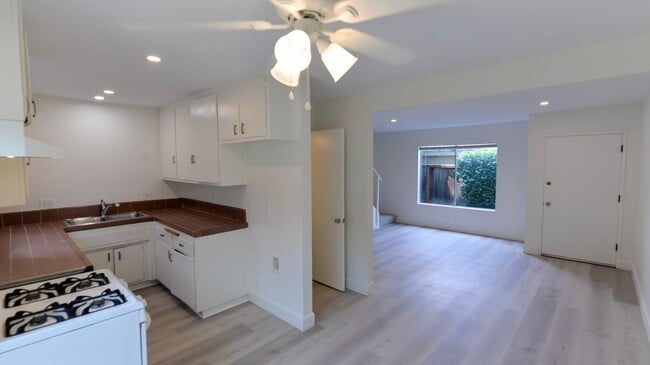 Building Photo - 218 Avenida Rosa