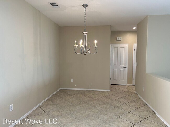 Building Photo - 3 br, 2 bath House - 2560 Crater Rock Street