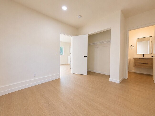 Building Photo - 6819 N Figueroa St