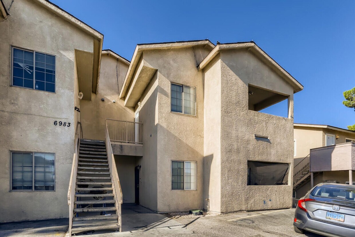 Primary Photo - STUNNING Second Floor 2 Bedroom, Unit near...