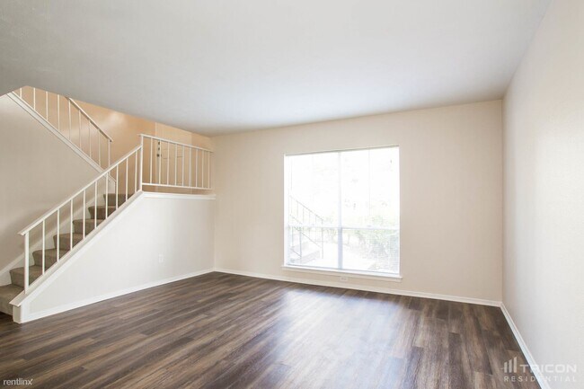 Building Photo - 8610 Pine Shores Dr