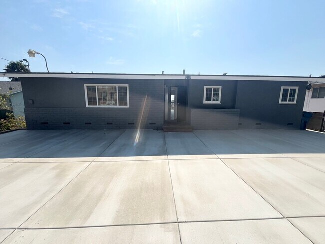 Foto del edificio - Modern 3-Bedroom Townhome in Chula Vista –...