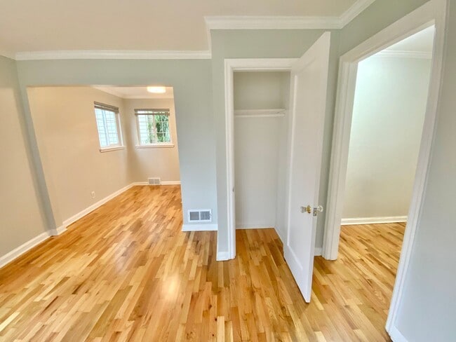Foto del edificio - Beautiful Townhouse with Fenced Yard, Garage, and AC