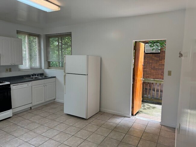 Foto del edificio - Wonderful First Floor Property!