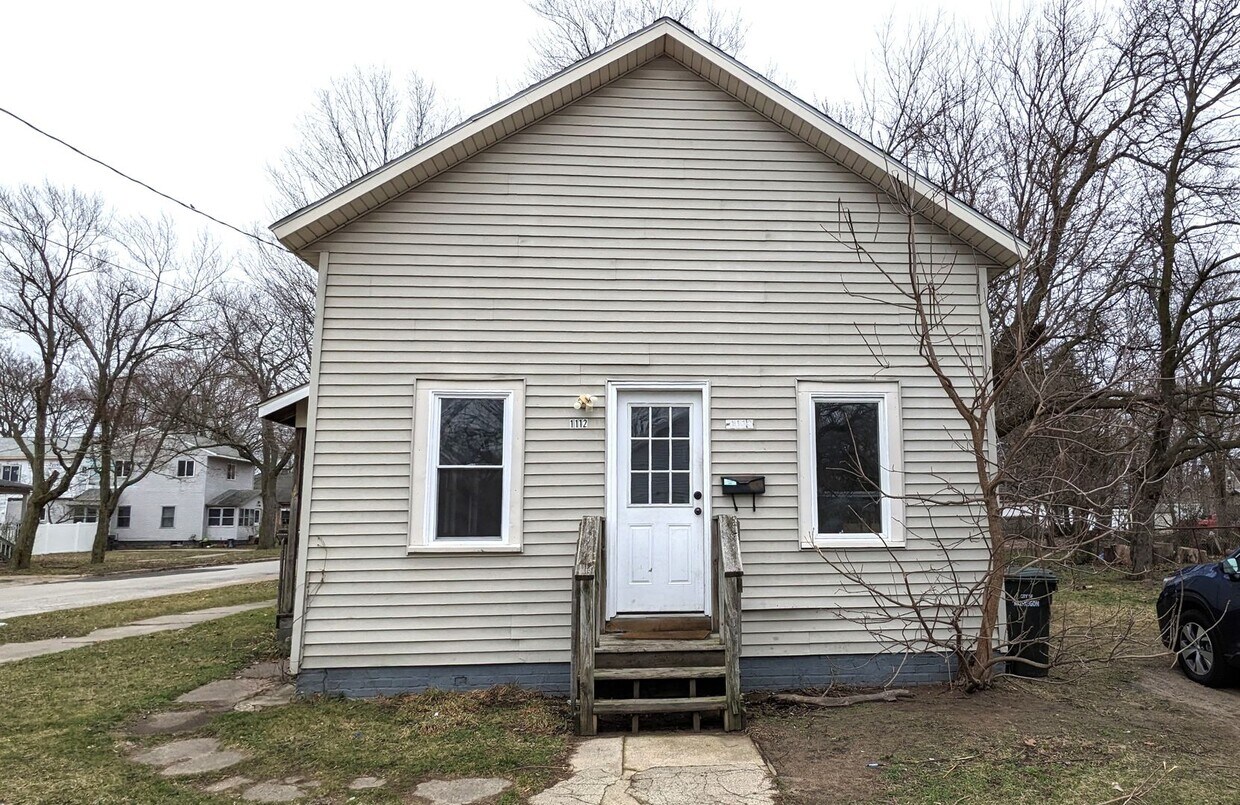 Foto principal - 1112 Maple St, 2 bedroom house