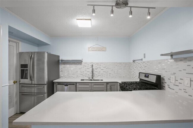 Building Photo - 304 Peachtree Frst Dr