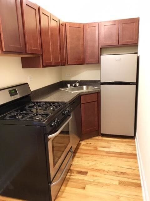 Building Photo - 511 W Melrose St