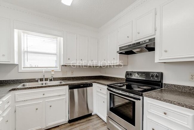 Building Photo - 251 Sausage Ln