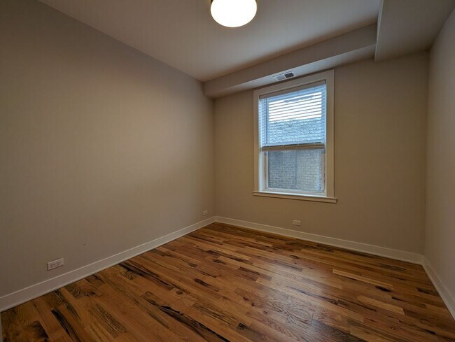 Foto del edificio - 656 W Wrightwood Ave