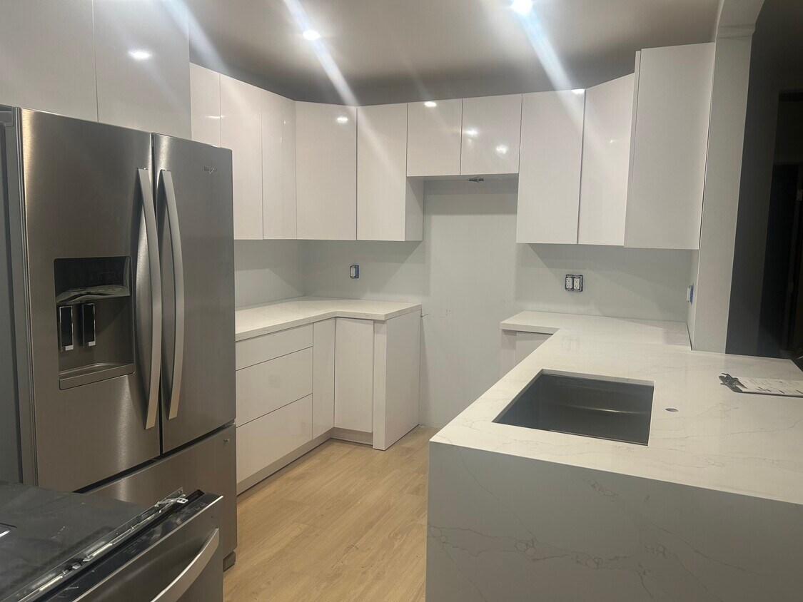 2 Bedroom, 1 Bathroom Spacious upgraded home ready for the new year. - 6859 SW 37th St (Miami, FL)