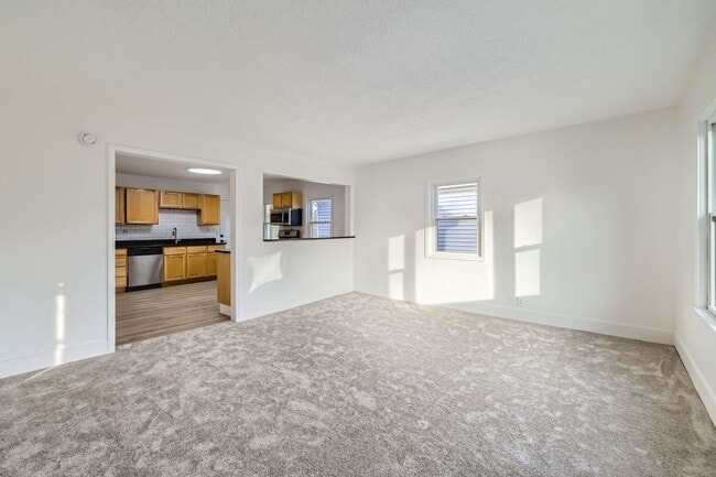 Foto del edificio - 2 bed/1 bath updated duplex