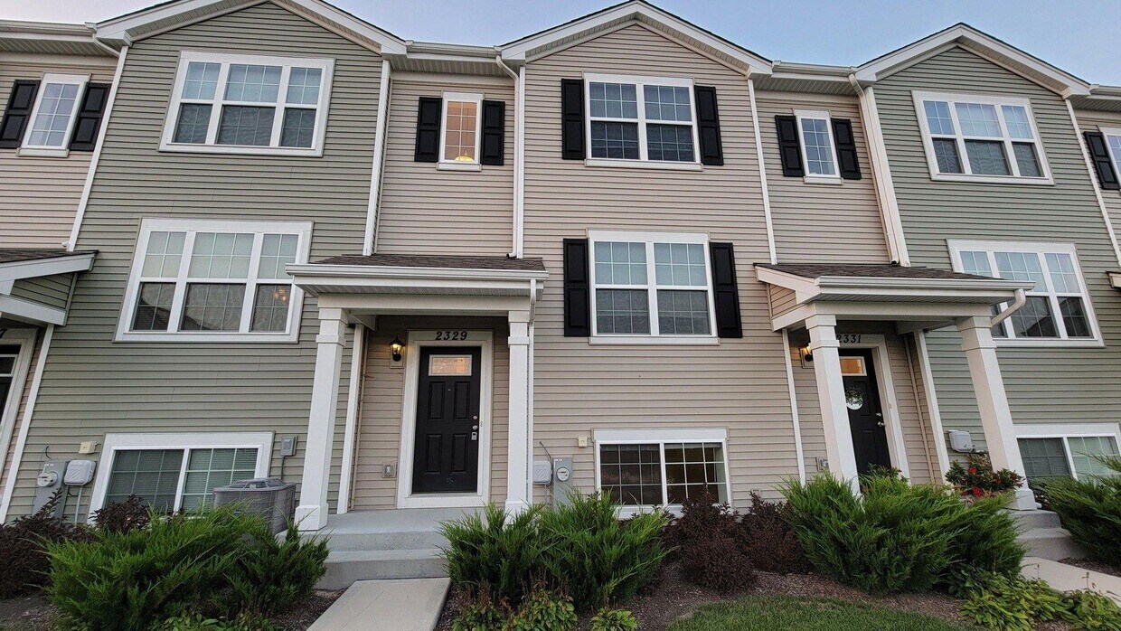 Foto principal - 2329 Upland Rd