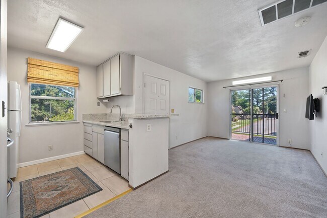 Foto del edificio - Prime location near downtown, airport, dining 1 bed 1 bath