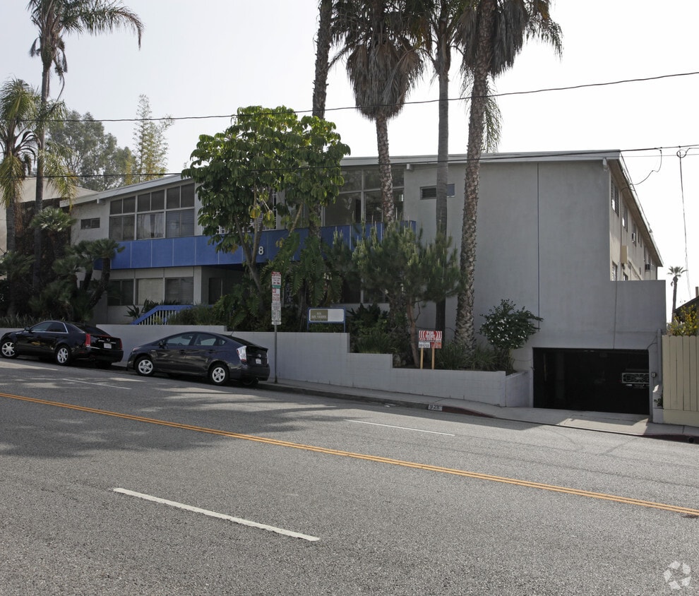 Primary Photo - 928 N San Vicente Blvd