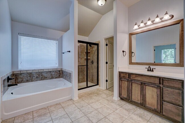 Building Photo - 3900 Sierra Vista Way