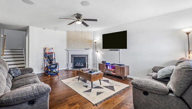 Foto del edificio - 4 Bedroom 3 Bath Pet Friendly Rental!