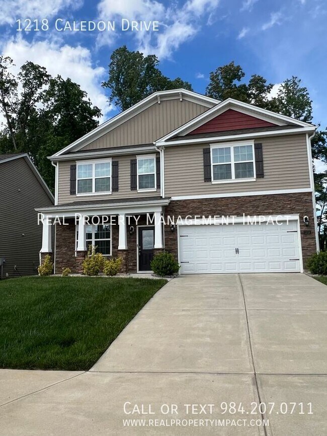 Building Photo - Spacious, Modern 4 Bedroom 3 Bath in New C...