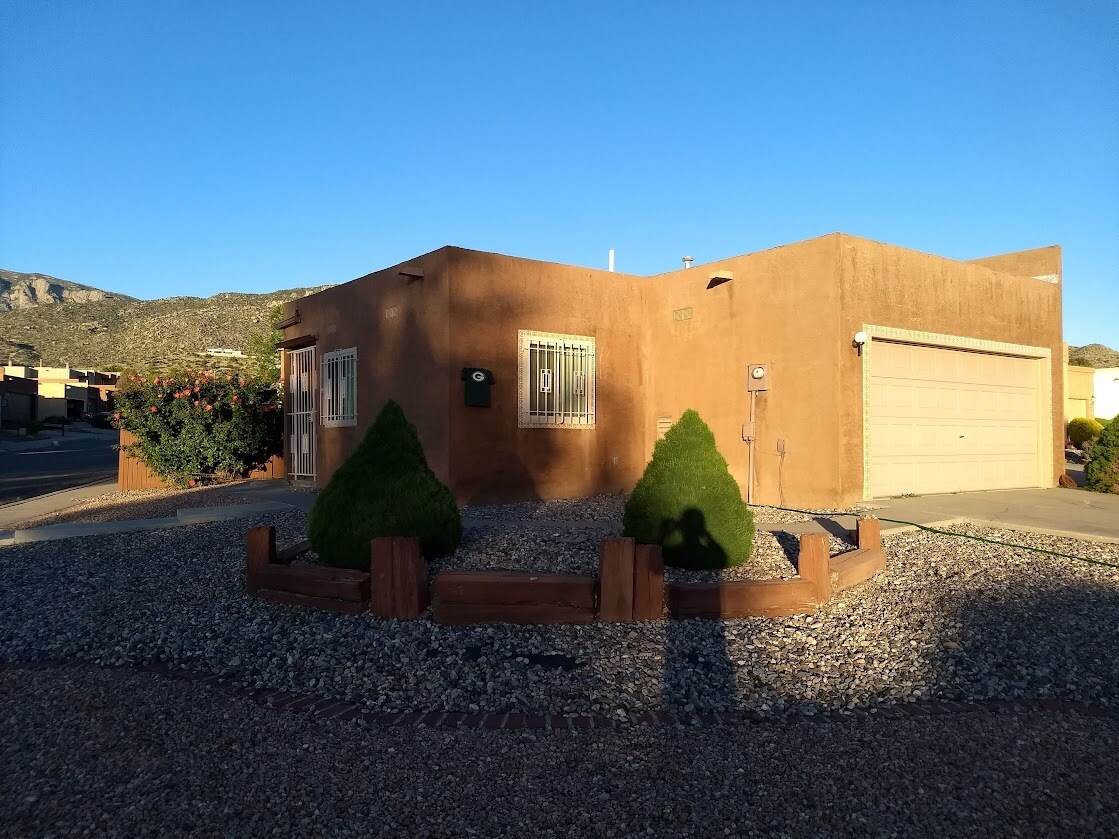 1170 Hupmobile Dr NE, Albuquerque, NM 87123 Townhome Rentals in