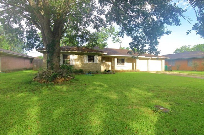 Foto del edificio - 1800 Richardson Ln